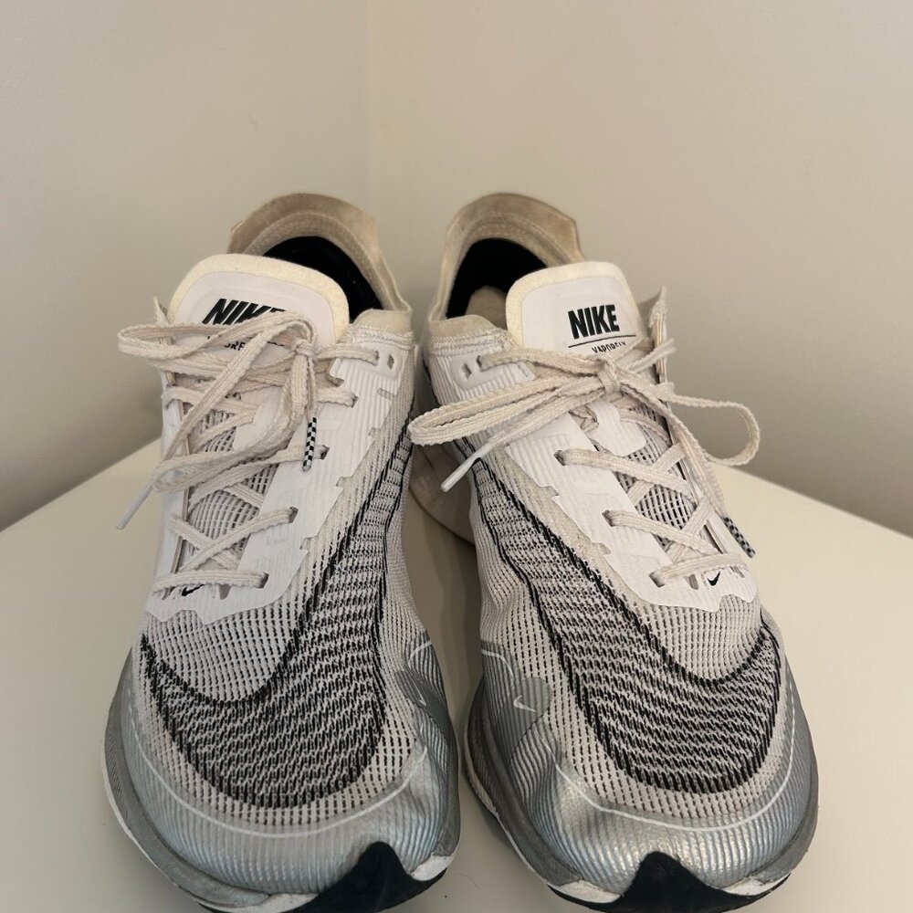 Women's Nike Zoomx Size 9.5 (White and Black) - Picture 3 of 6